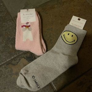 2 pairs of long socks